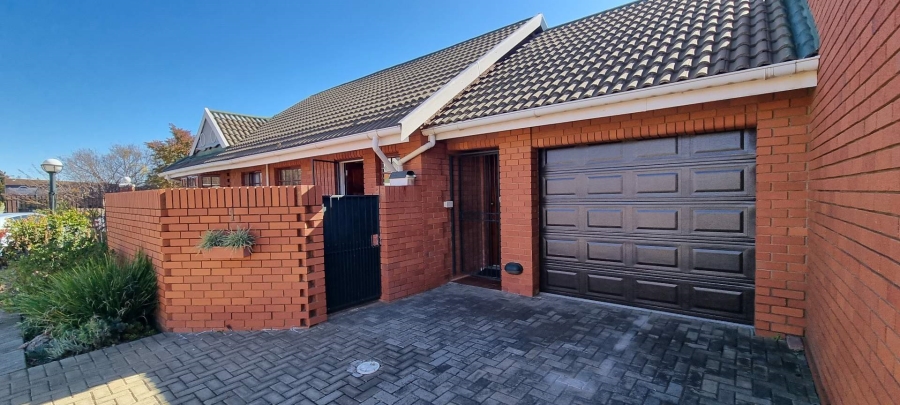 2 Bedroom Property for Sale in Heuwelsig Free State